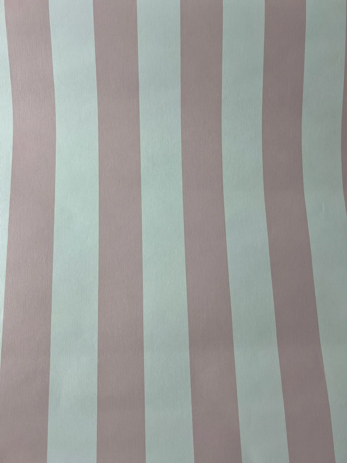 Toz Pembe Cizgili Duvar Kagidi 12559 1Webp