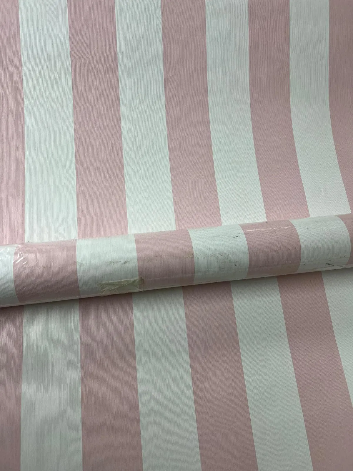 Toz Pembe Cizgili Duvar Kagidi 12559 2Webp